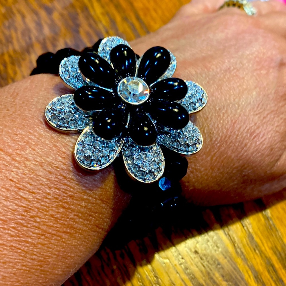 Lia Sophia flower bracelet in excellent condition